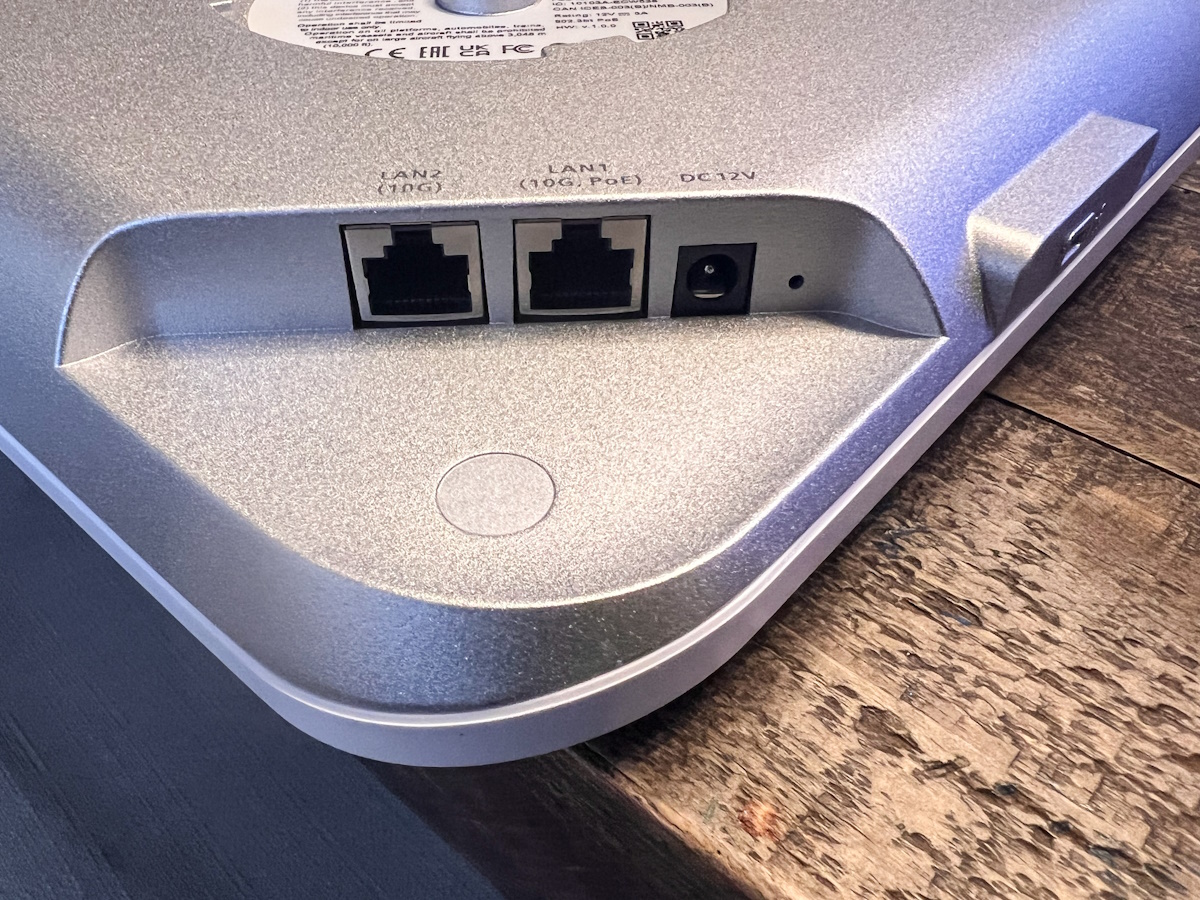 Engenius ECW536 Access Point Wi-Fi 7 Tri-Band 4x4x4 Gestito Da Cloud. Con Porta 10GbE PoE, Prestazioni Avanzate Per Aziende.