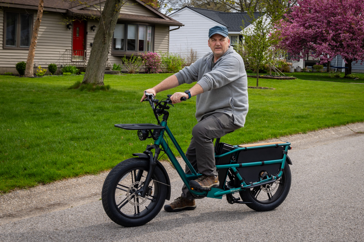 Fiido T2 Longtail eargo eBike review – Carry your stuff with ease!