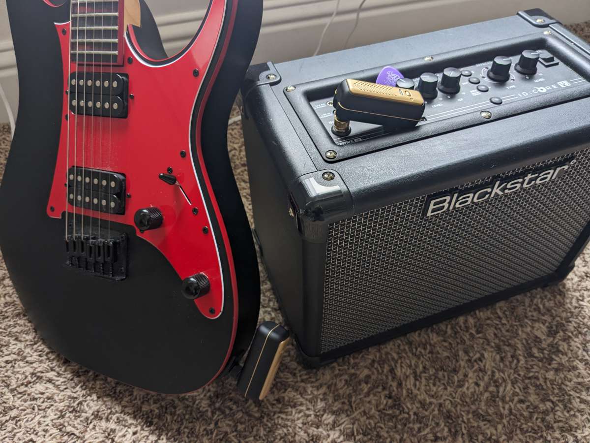 Guitar and amp with Spark LINK devices