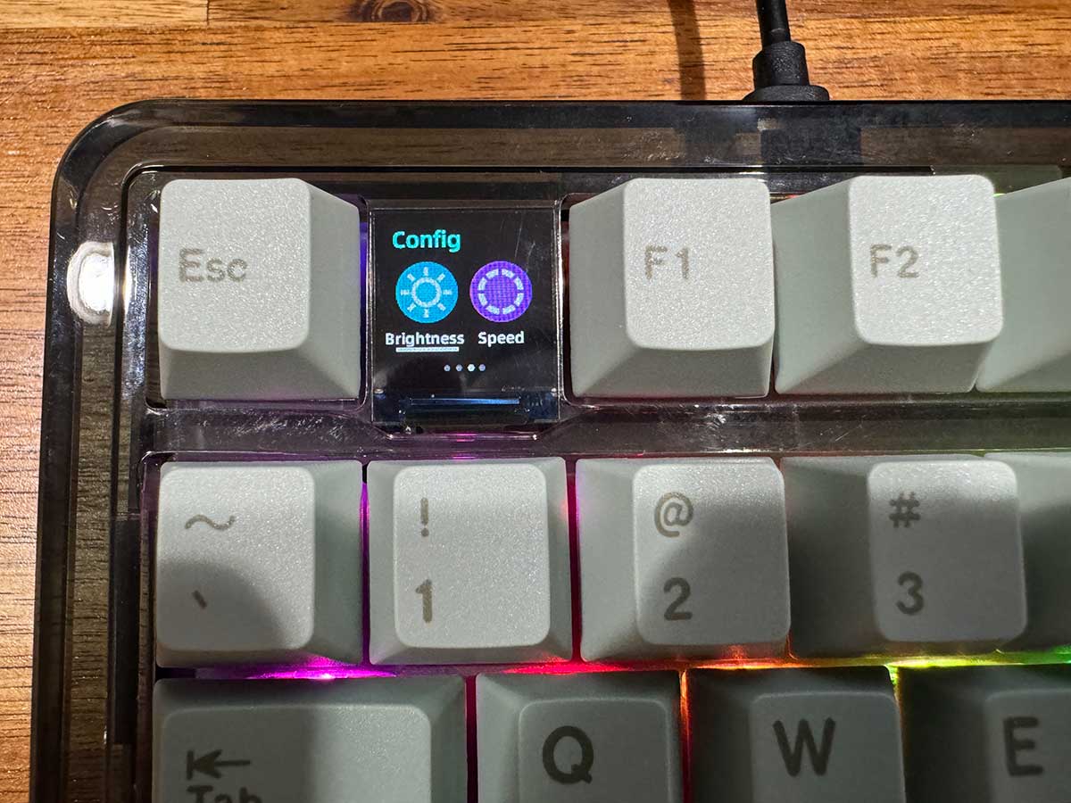 thumbnail image 2 of EPOMAKER X LEOBOG K21 Wireless Number Pad - 21 Keys, 3 Modes, RGB, Hot-Swappable, Pudding Keycaps - Moss Ice Crystal Switch 2 of 14