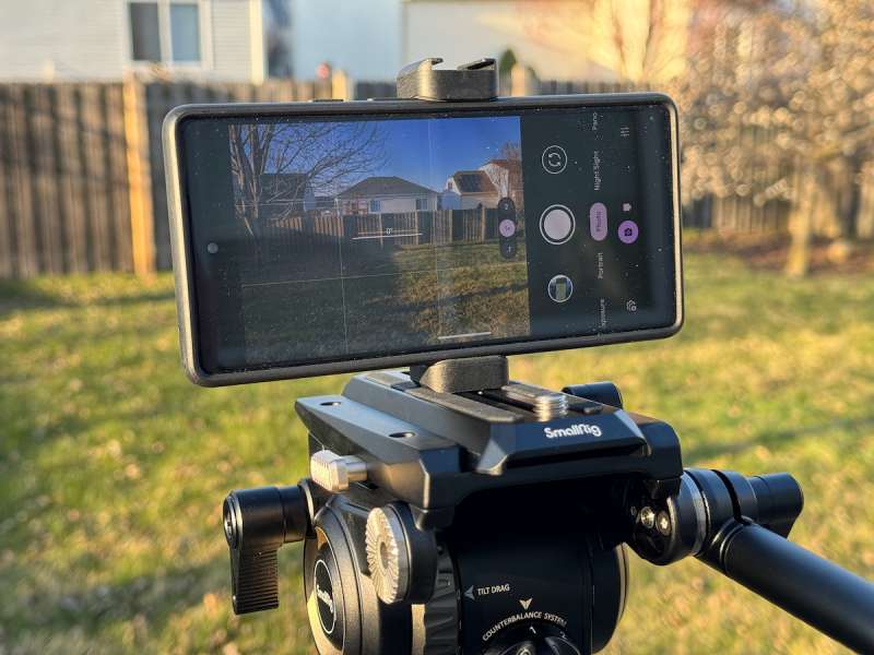 SmallRig Tripod Kit AD-Pro8 with Google Pixel 6 and included phone mount