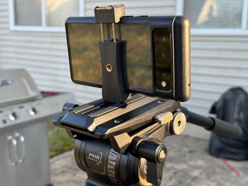 SmallRig Tripod Kit AD-Pro8 with Google Pixel 6 and included phone mount