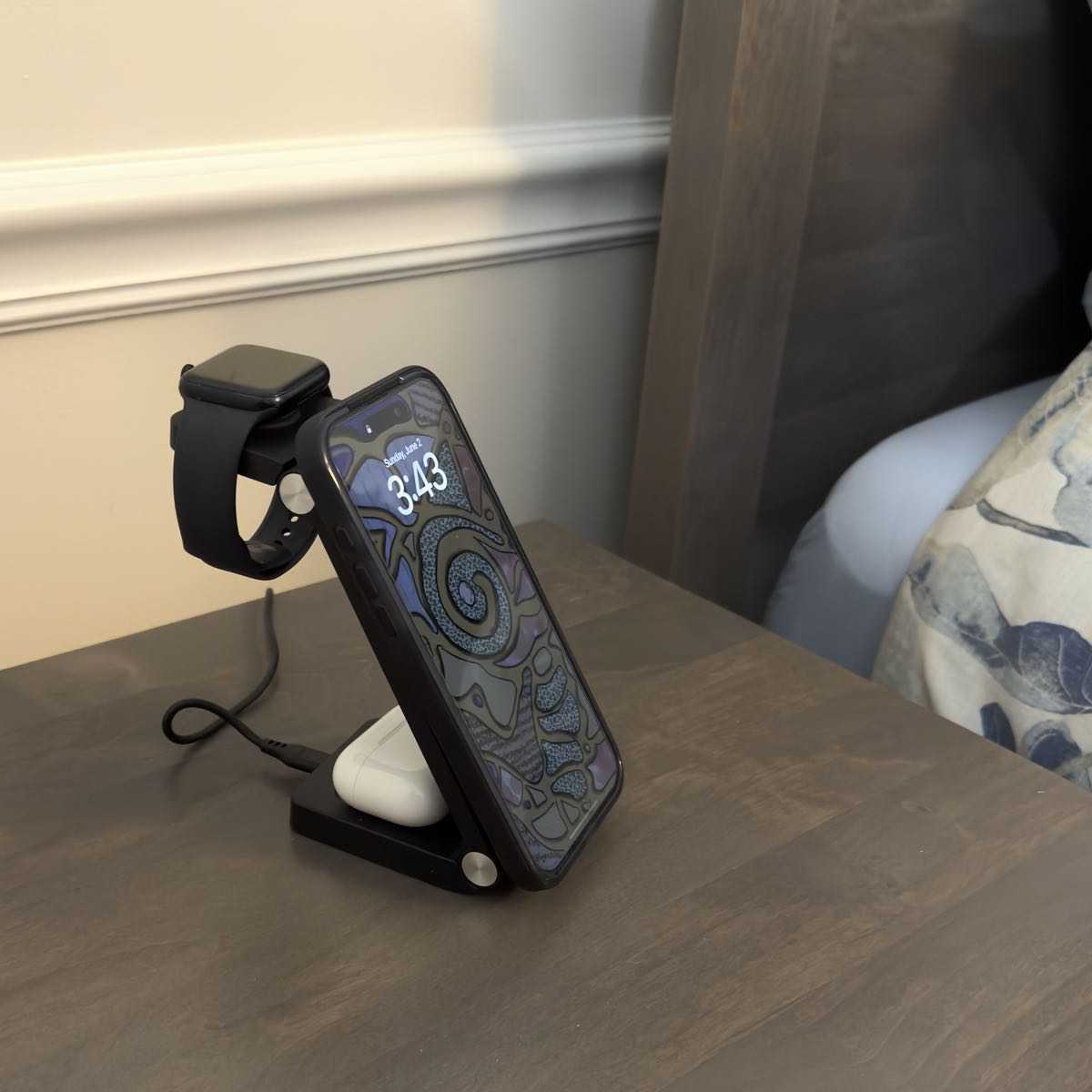 ANNNWZZD 3-in-1 Wireless Charging Station review – charges all your things and is nightstand-friendly