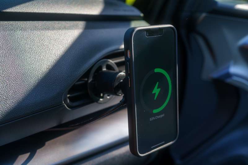 Mophie Snap+ MagSafe vent mount car charger review - The Gadgeteer