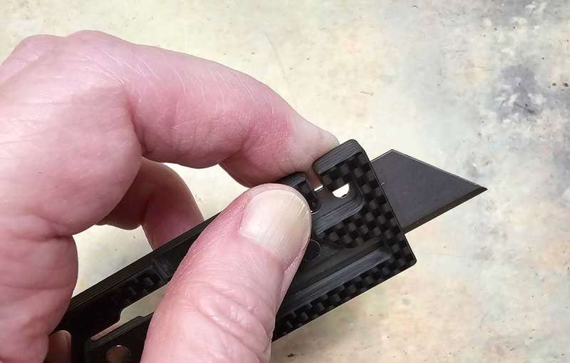 shows how to open the blade lock
