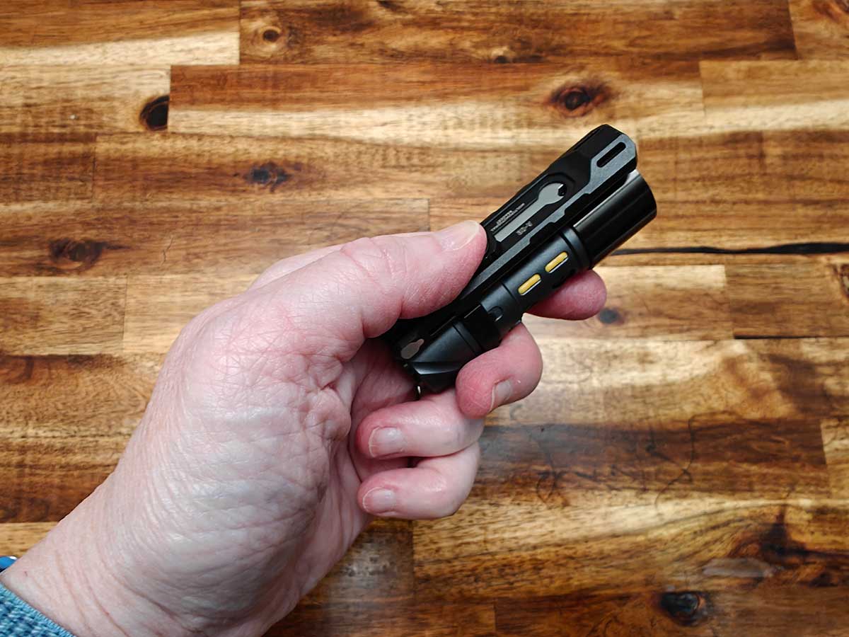 LOOP GEAR SK03 EDC Flashlight review – this flashlight can do more than light the way
