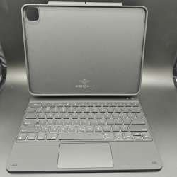ESR Rebound Magnetic Keyboard Case 360 for iPad Pro 13ʺ (2024) review – nice but heavy
