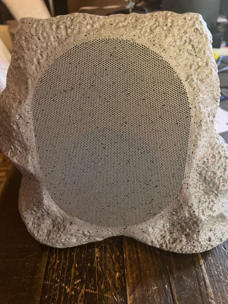 Victrola Rock Speaker Connect, Pietra, Altoparlante esterno wireless con Bluetoo