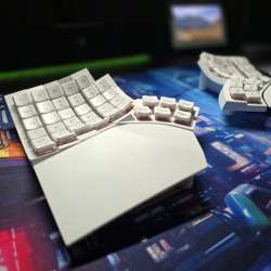 MoErgo Glove80 Ergonomic Keyboard review