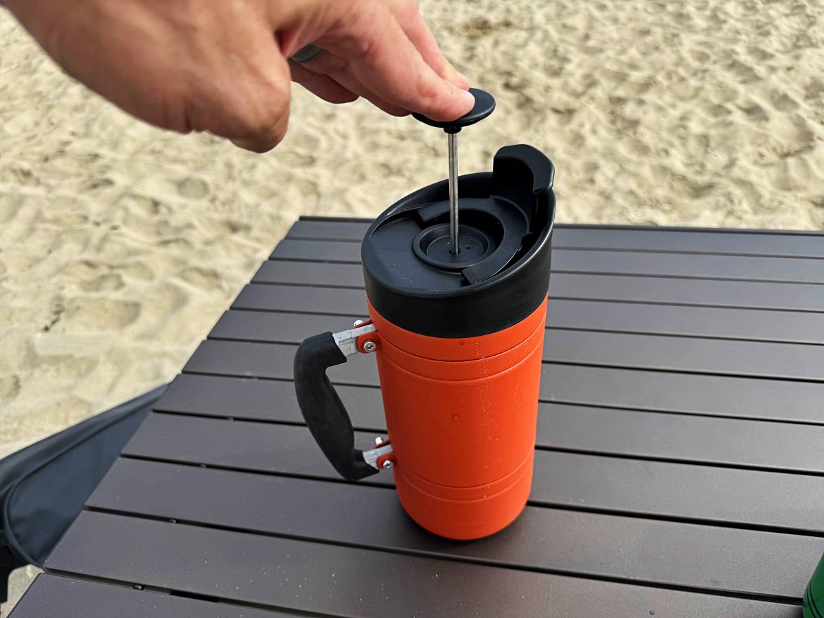 BruTrek BaseCamp French Press In Acciaio Inox Isolata 48 Fl.oz, Tecnologia Bru-Stop, Colore Ossidiana, Senza Coperchio - 2