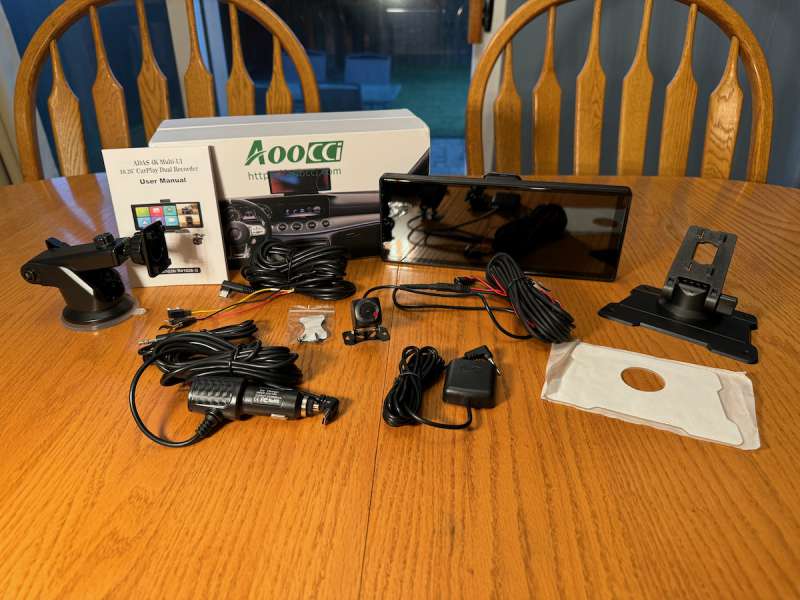 Aoocci V30(S) Smart Portable Apple CarPlay Display package contents