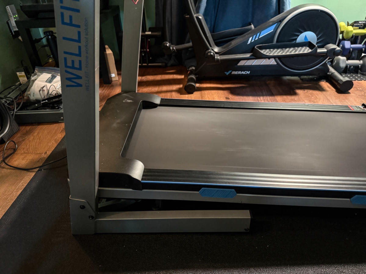 WELLFIT Treadmill 28