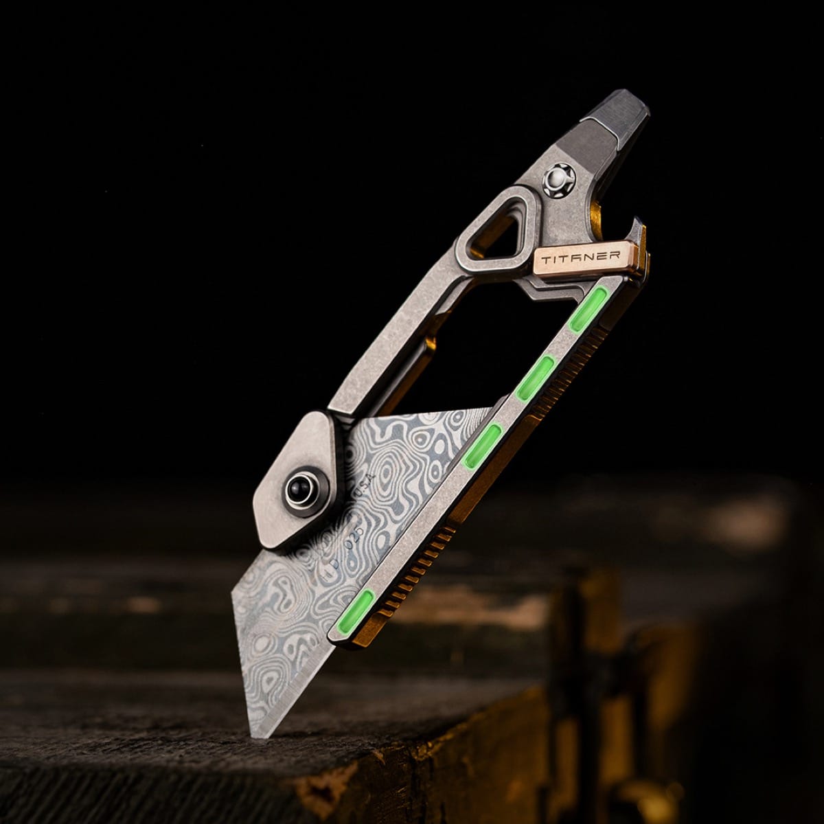 This small utility knife has a couple multi-tool super powers - The ...