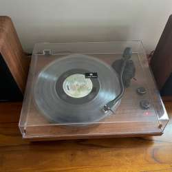 QlearSoul SoulBox S1 vinyl record player review – Nostalgic with a sleek design