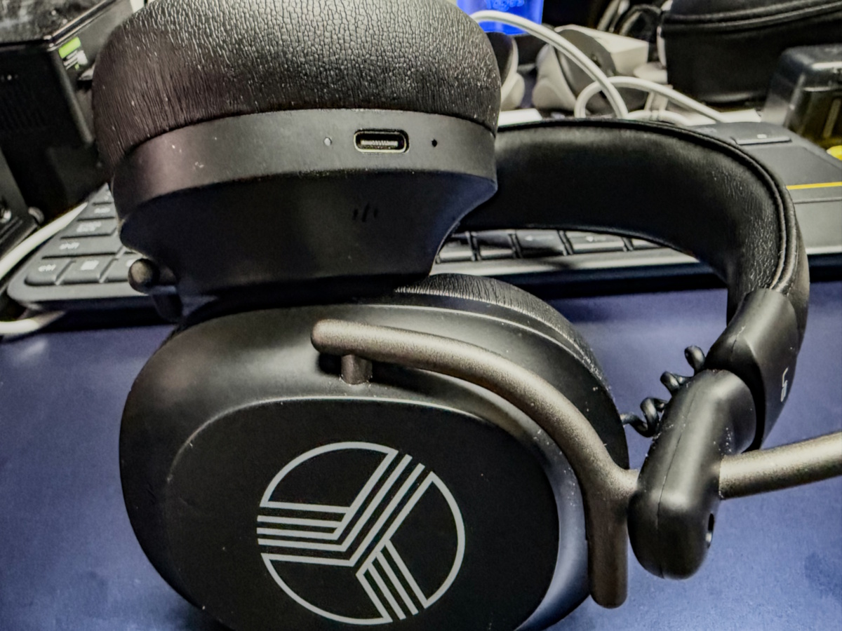 TREBLAB U5 Headphones 6