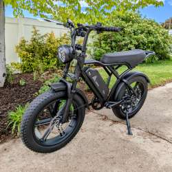 TST R002-2025 eBike review - a fun little moped for adults and teens ...