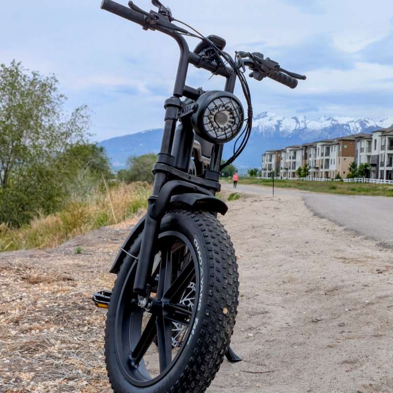 TST R002-2025 eBike review - a fun little moped for adults and teens ...