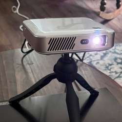 Kodak LUMA 500 FHD Ultra Smart Pico Projector review – Big image in a little package