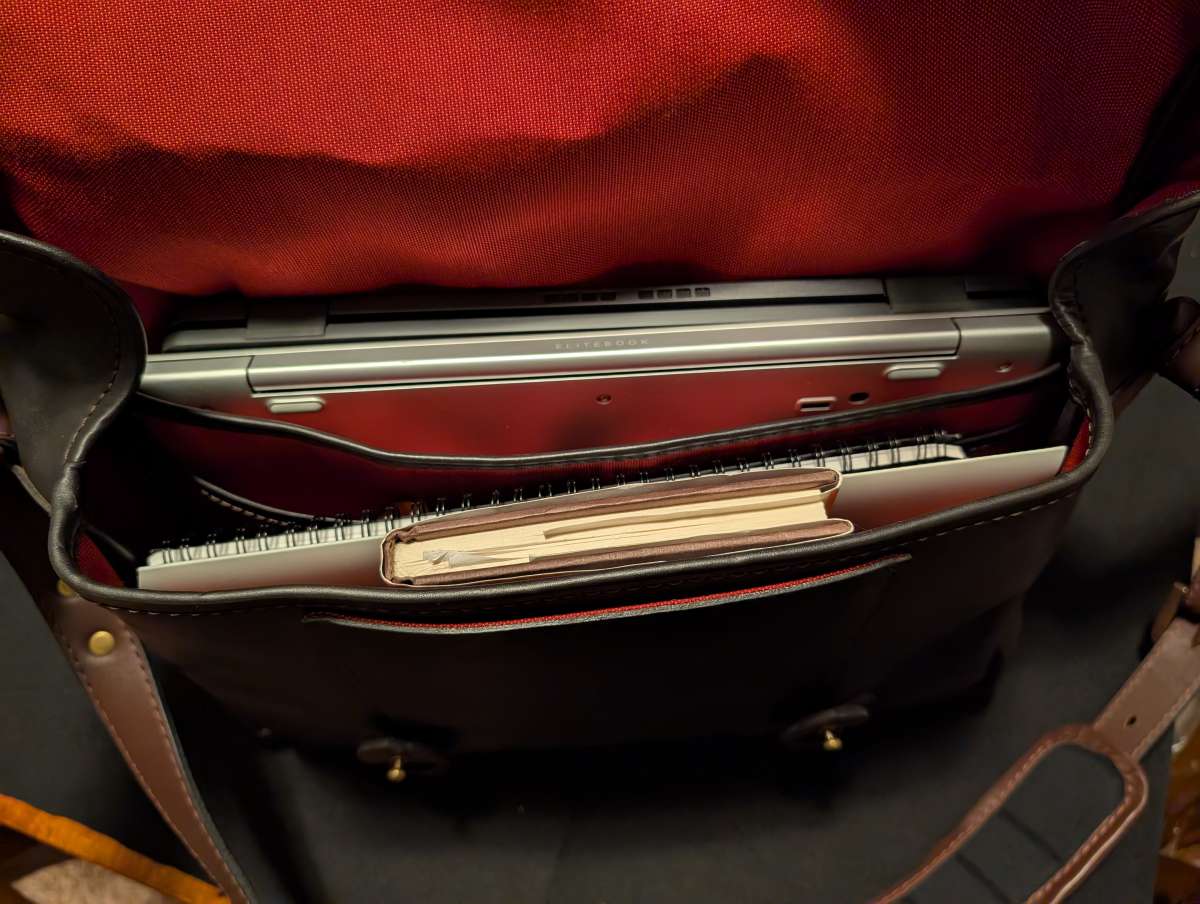 Cravar RF15 Espresso Messenger Bag 7