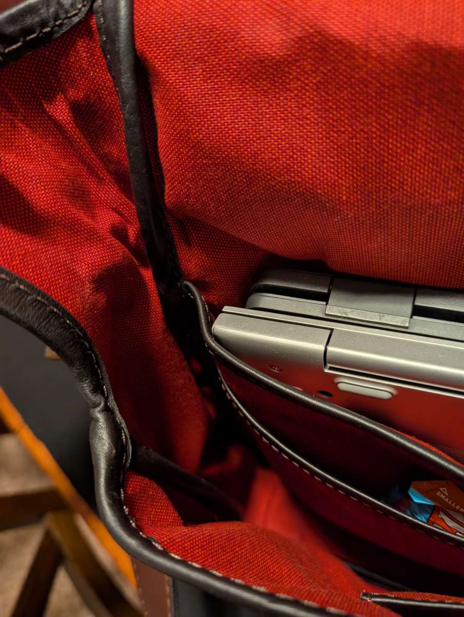 Cravar RF15 Espresso Messenger Bag 9