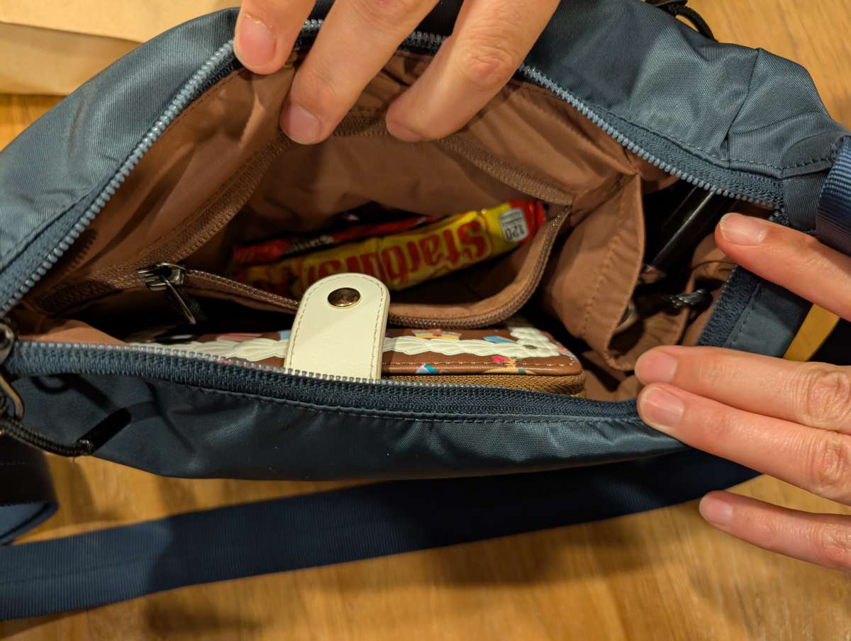 Bellroy Laneway Crescent Bag 12