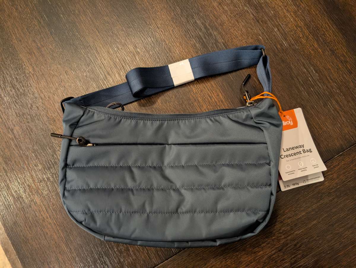 Bellroy Laneway Crescent Bag 2