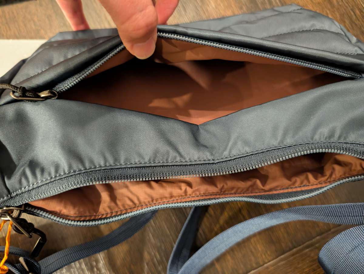 Bellroy Laneway Crescent Bag 8