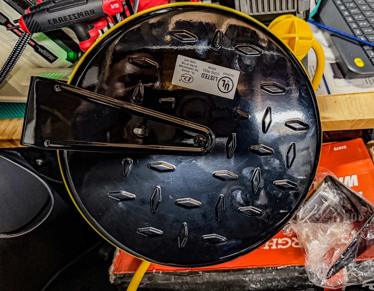 Denemwils 30ft retractable extension cord reel 6