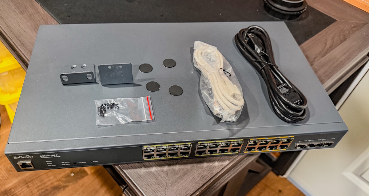 Engenius ECS2528FP Switch 2