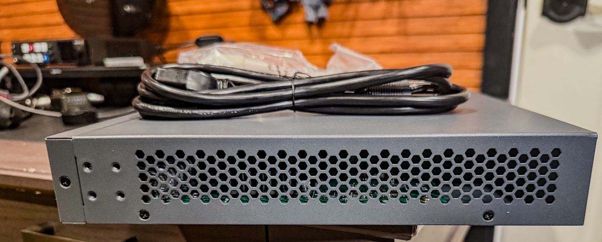 Engenius ECS2528FP Switch 5