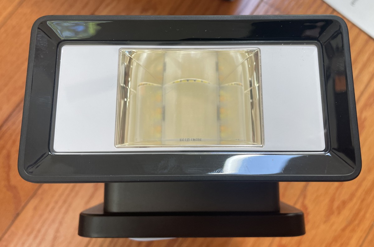 Govee Outdoor Up Down Wall Light 07