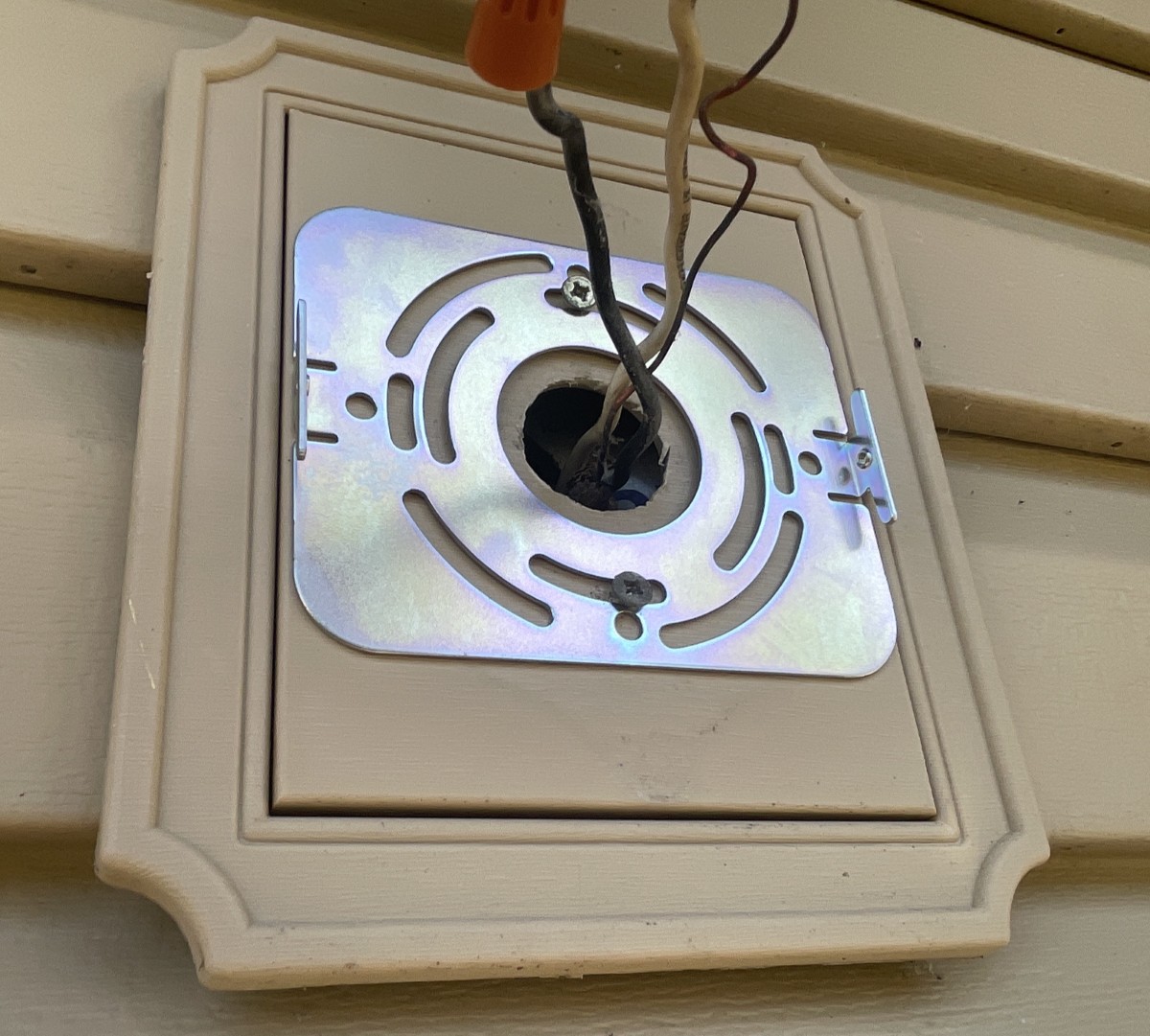 Govee Outdoor Up Down Wall Light 09