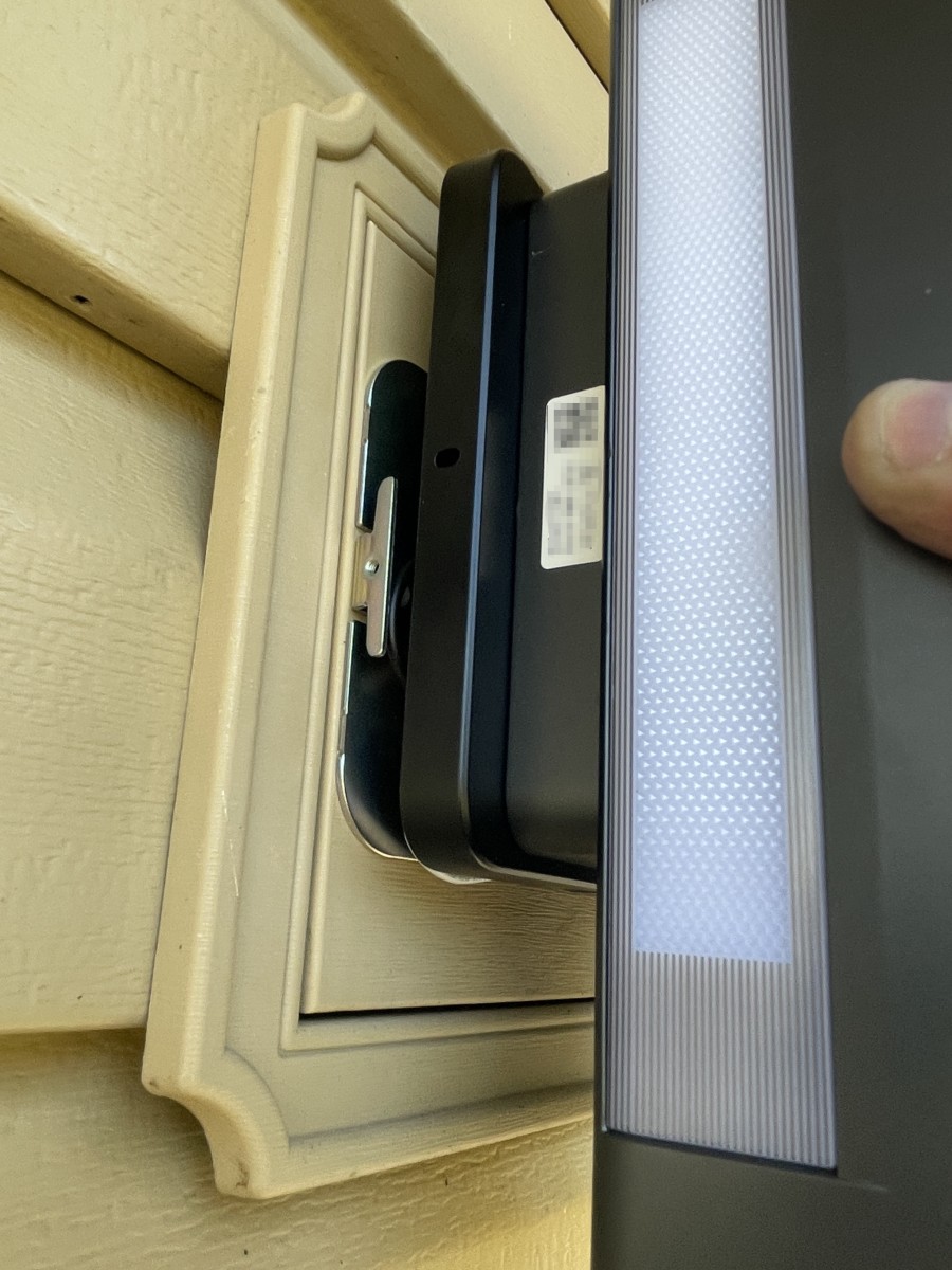 Govee Outdoor Up Down Wall Light 18