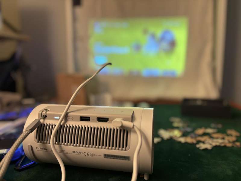 JMGO picoplayprojector 19