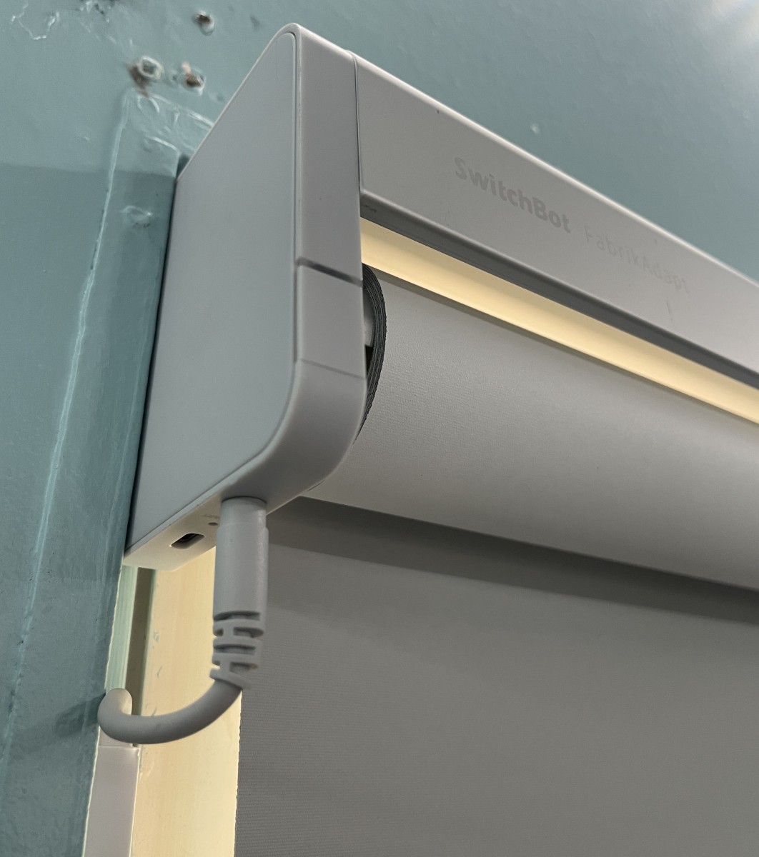 SwitchBot Roller Shade 23