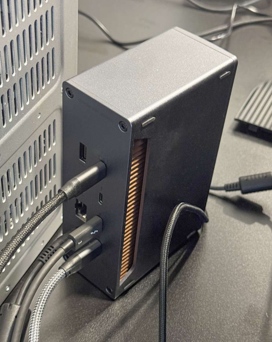 UGreen Thunderbolt 5 Docking Station 13