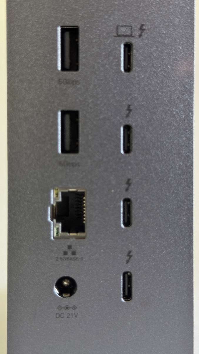 UGreen Thunderbolt 5 Docking Station 7