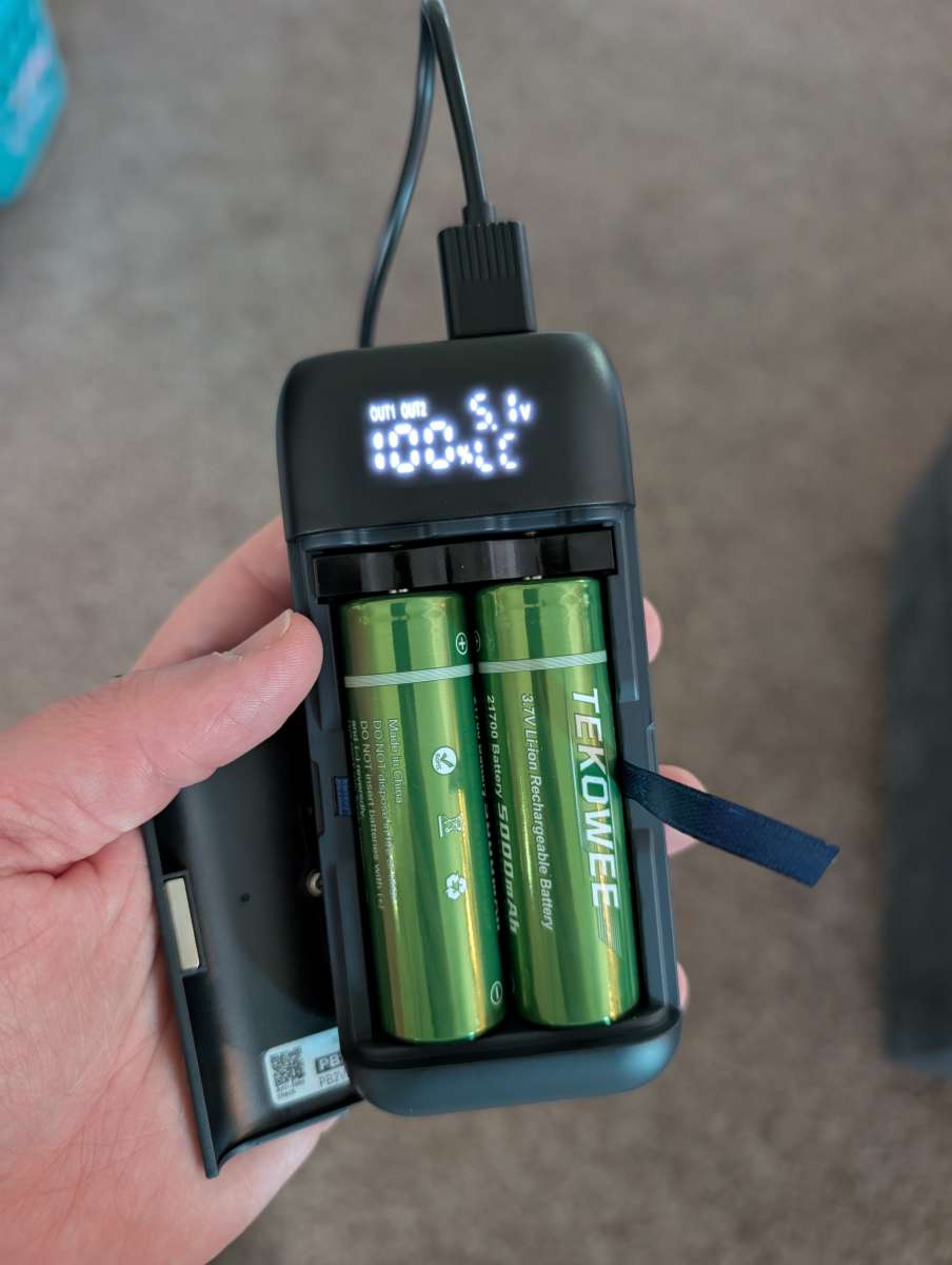 XTAR PB2SL Power Bank Charger 8