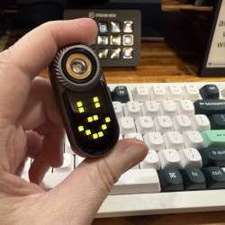 Loop Gear LOOPDOT flashlight review – EDC flashlight with a pixel display and fidget dial