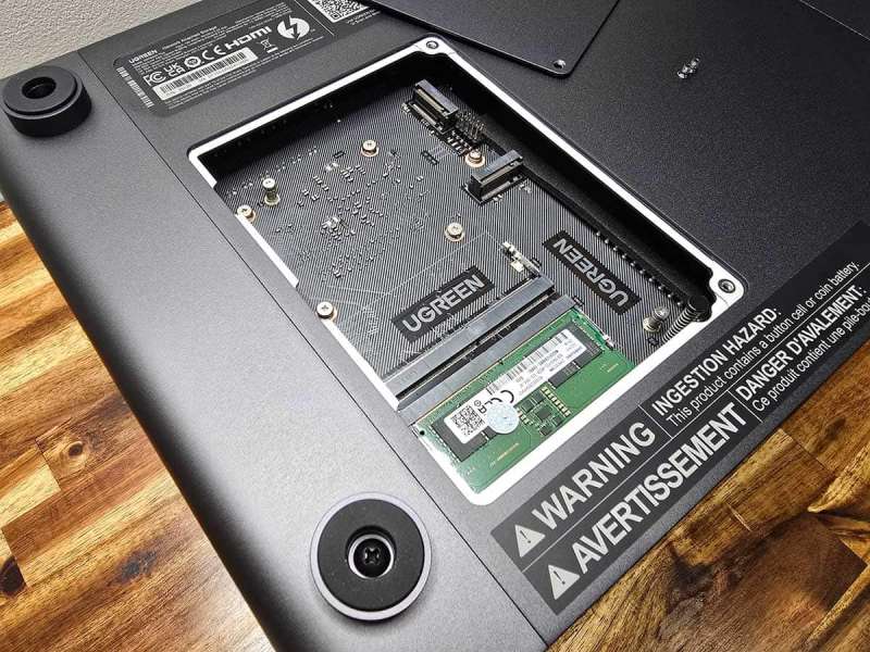 ugreen dxp8800 plus 1