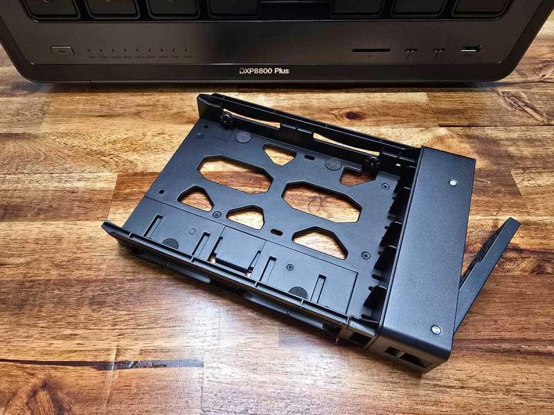 ugreen dxp8800 plus 11