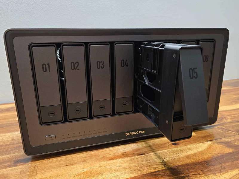 ugreen dxp8800 plus 12