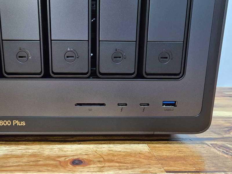ugreen dxp8800 plus 14