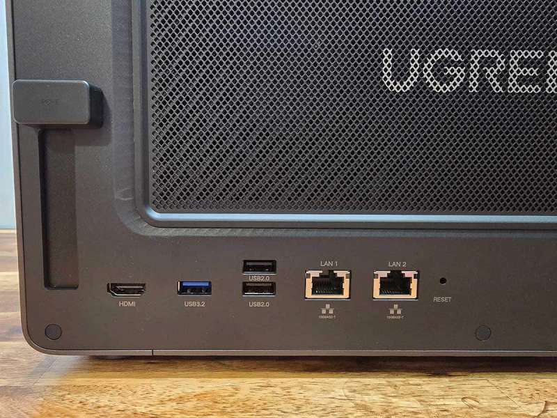 ugreen dxp8800 plus 3