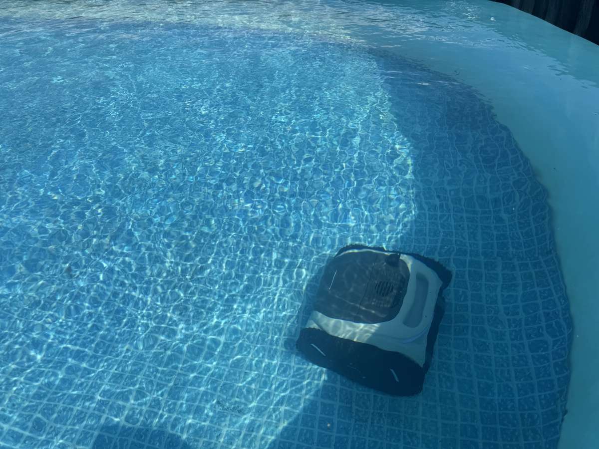BuBlue BuHybrid L6 Pool Cleaner 11