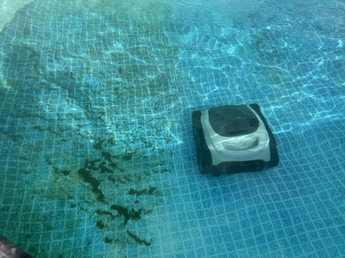 BuBlue BuHybrid L6 Pool Cleaner 12