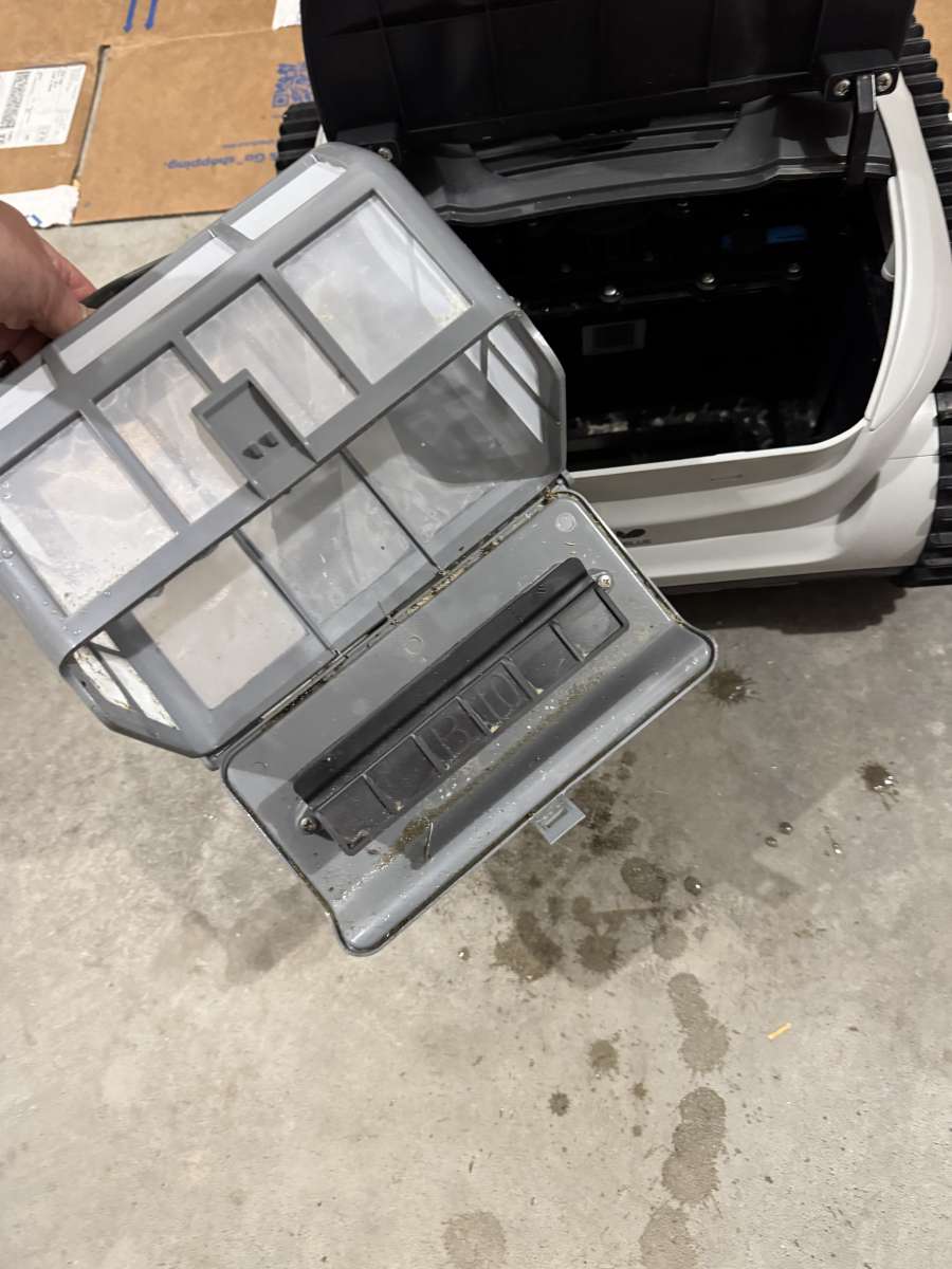 BuBlue BuHybrid L6 Pool Cleaner 6