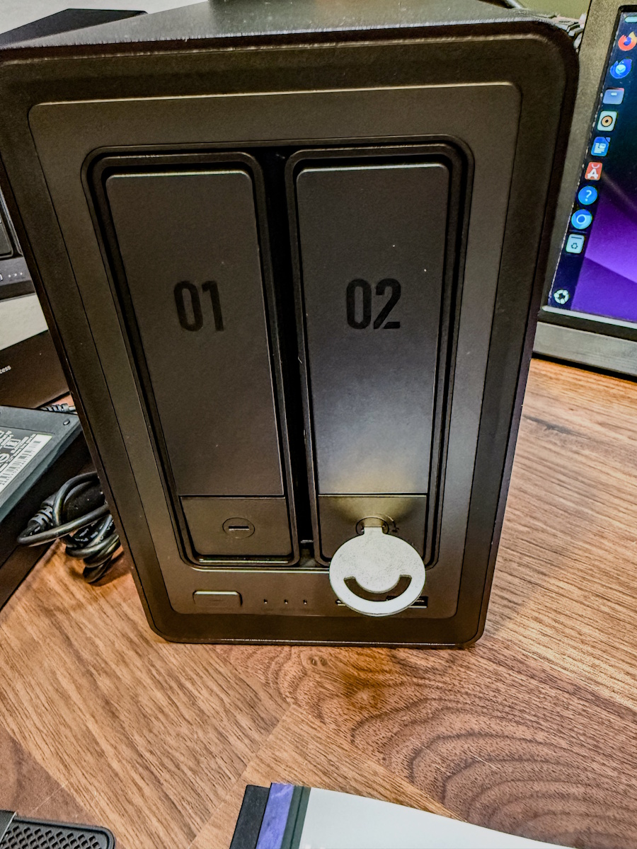 UGreen DXP2800 NAS 19
