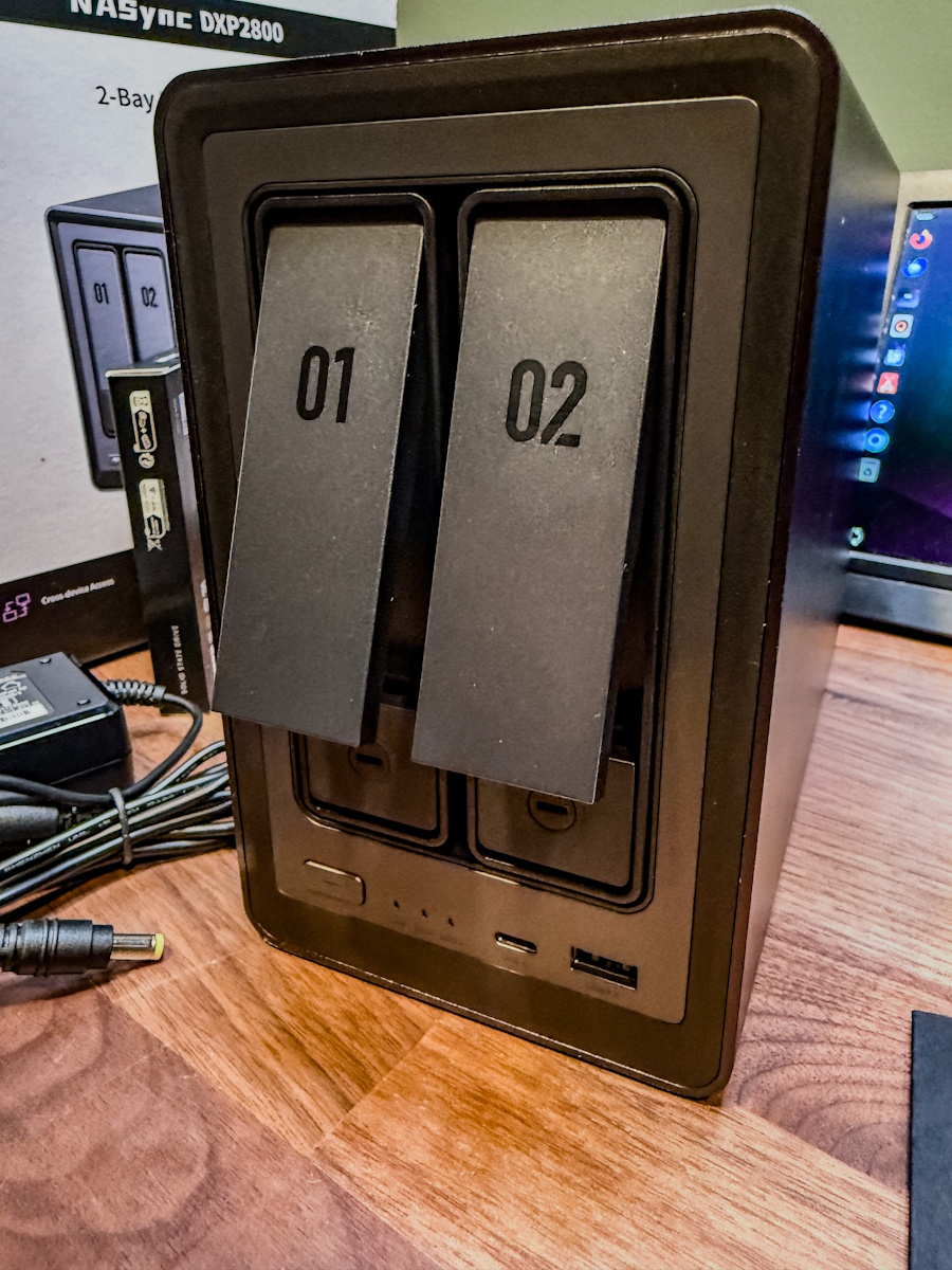 UGreen DXP2800 NAS 20