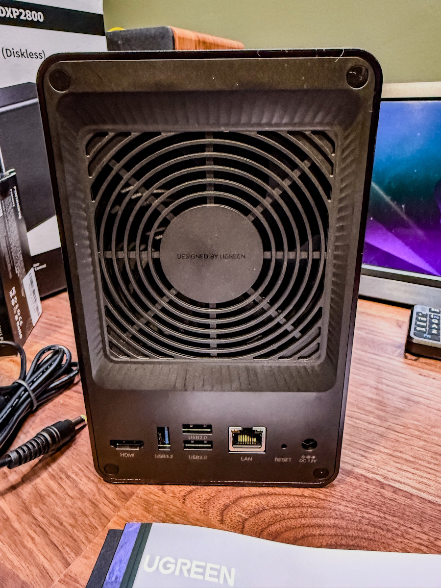 UGreen DXP2800 NAS 22